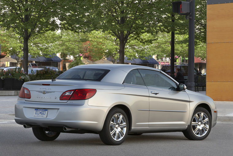 2010 Chrysler Sebring Limited Convertible Picture