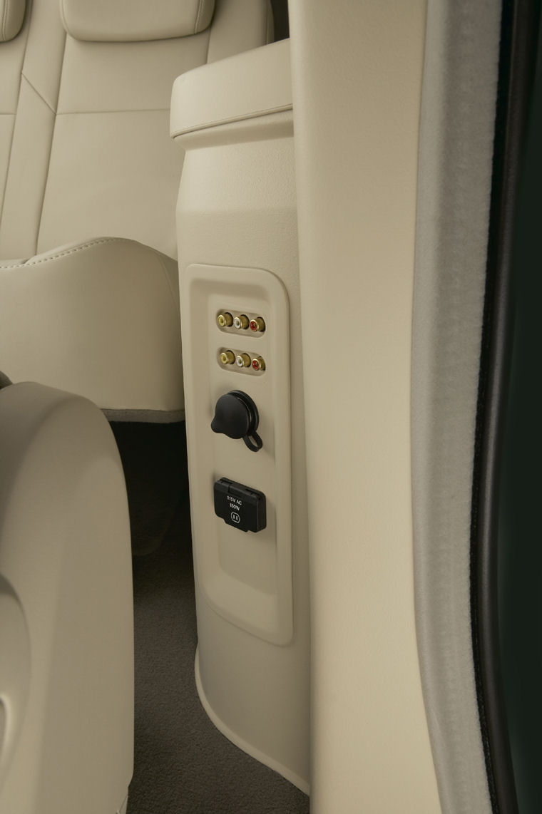 2010 Chrysler Town Country Limited Interior Picture