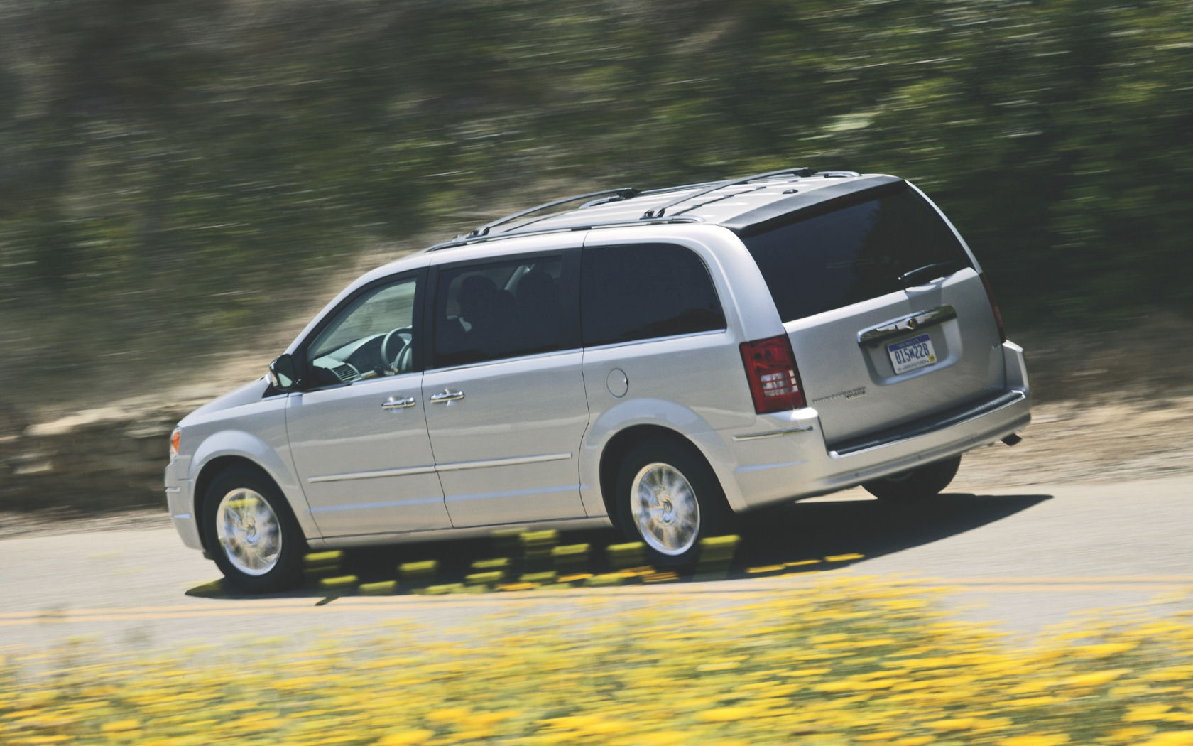 Chrysler Town & Country Desktop Wallpaper