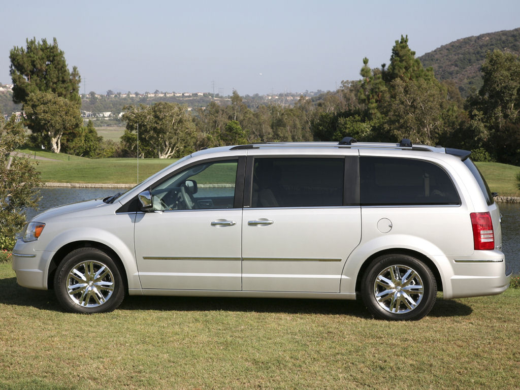 Chrysler Town & Country Desktop Wallpaper