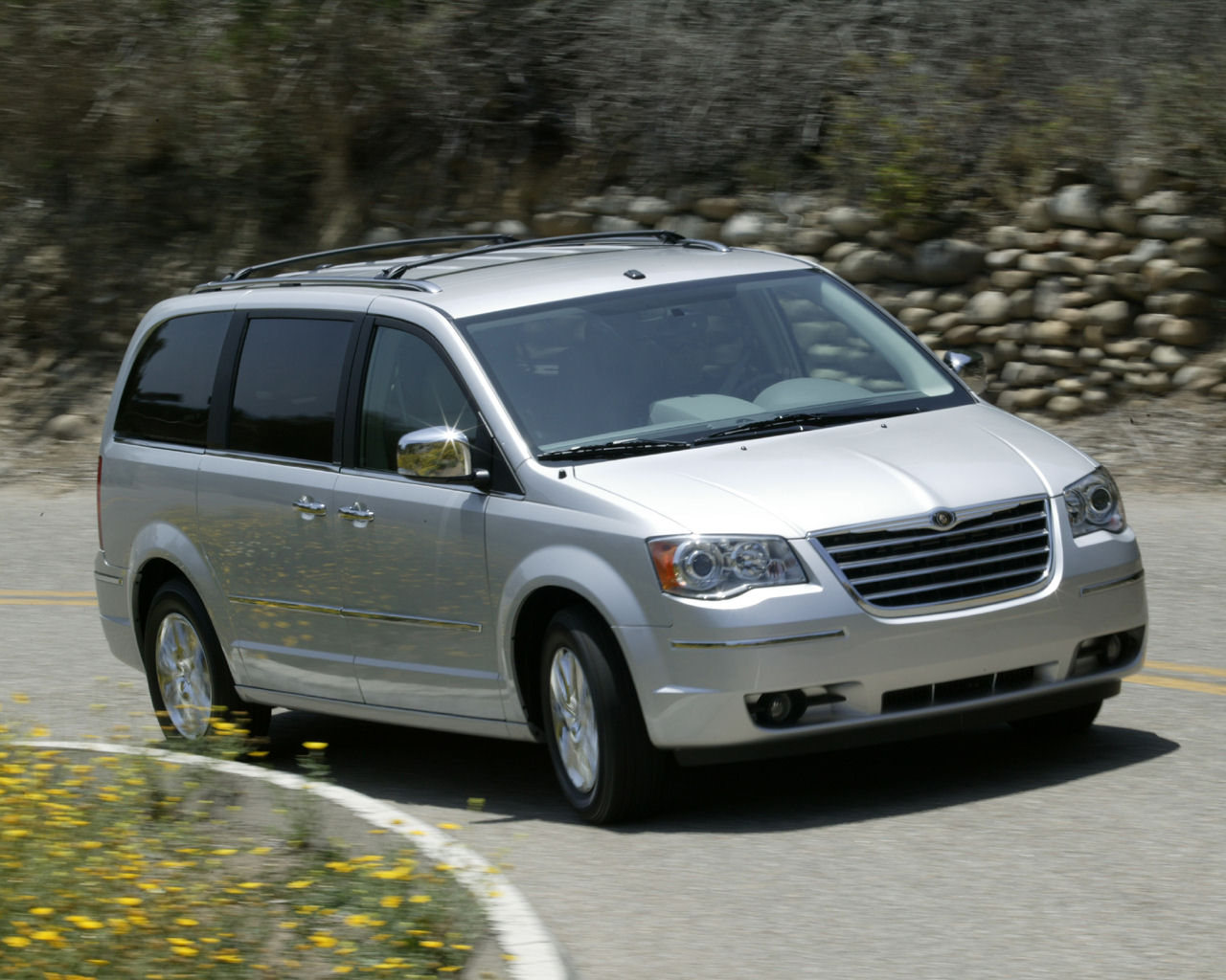 Chrysler Town & Country Desktop Wallpaper