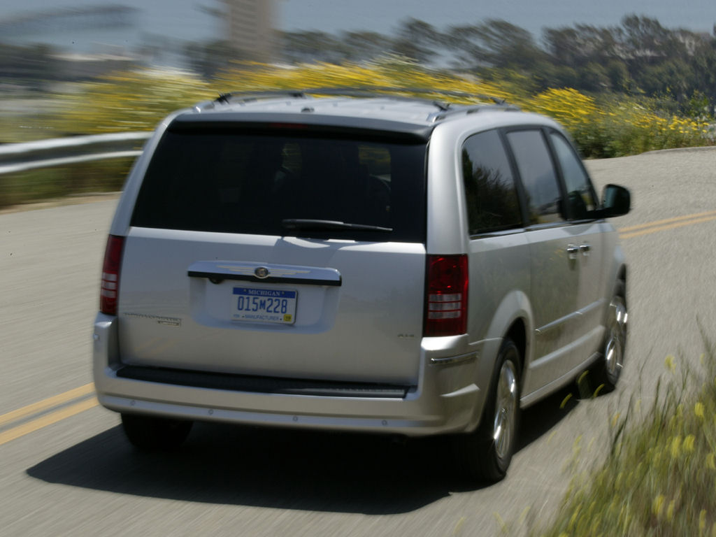 Chrysler Town & Country Desktop Wallpaper