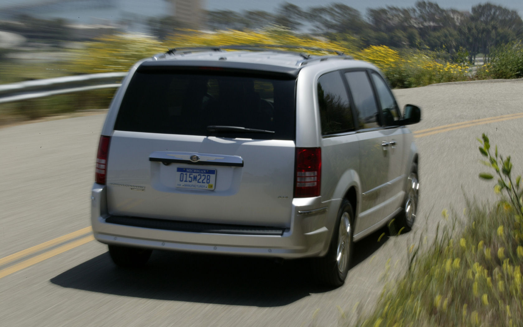 Chrysler Town & Country Desktop Wallpaper