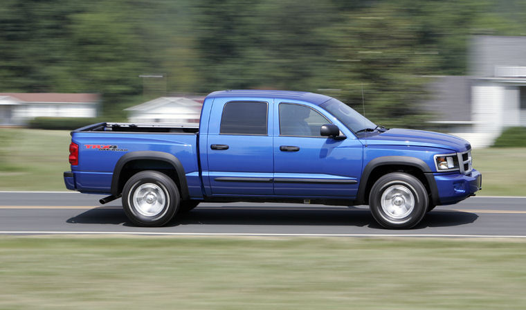 2010 Dodge Dakota Crew Cab Laramie Picture