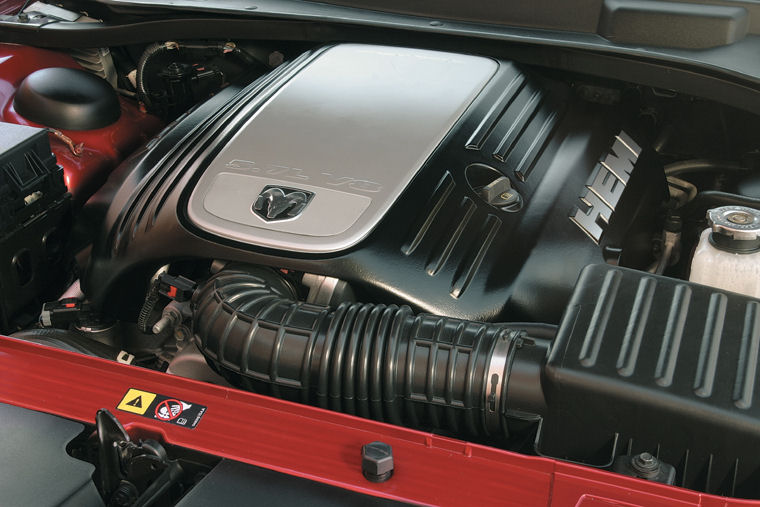 2005 Dodge Magnum 5.7L V8 Hemi Engine Picture