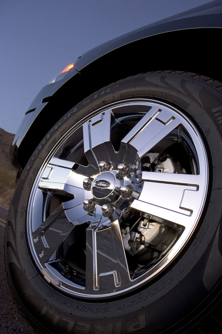 2008 Ford Expedition Rim Picture