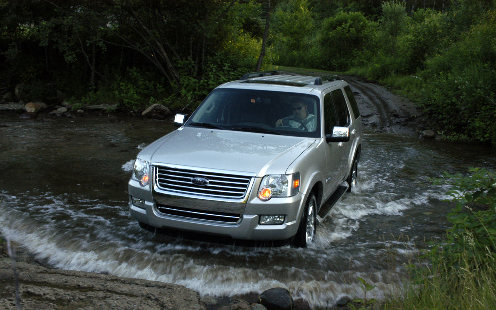 Ford Explorer Desktop Wallpaper