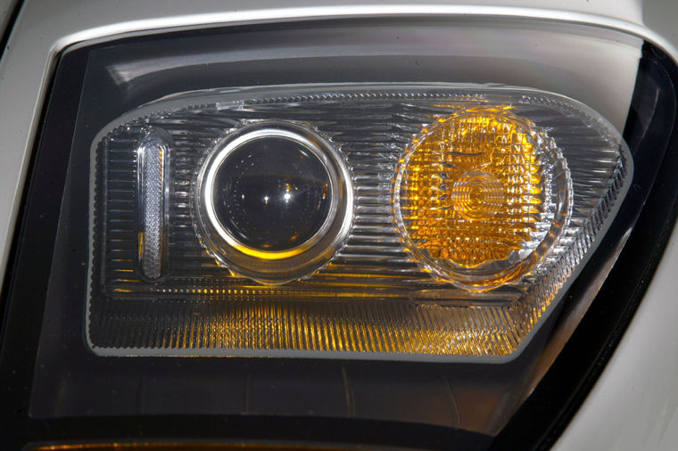 2005 Ford GT Headlight Picture