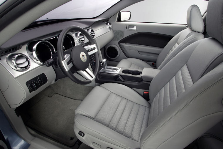 2005 Ford Mustang GT Front Seats Picture