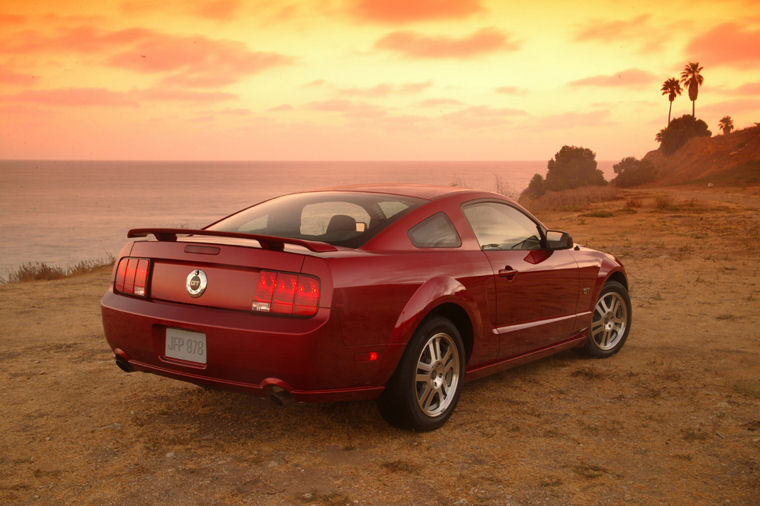 2005 Ford Mustang GT Picture