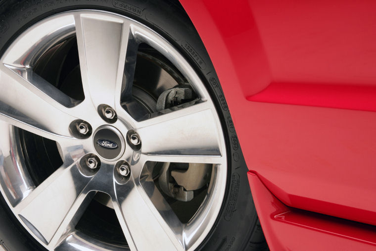 2007 Ford Mustang GT Convertible Rim Picture