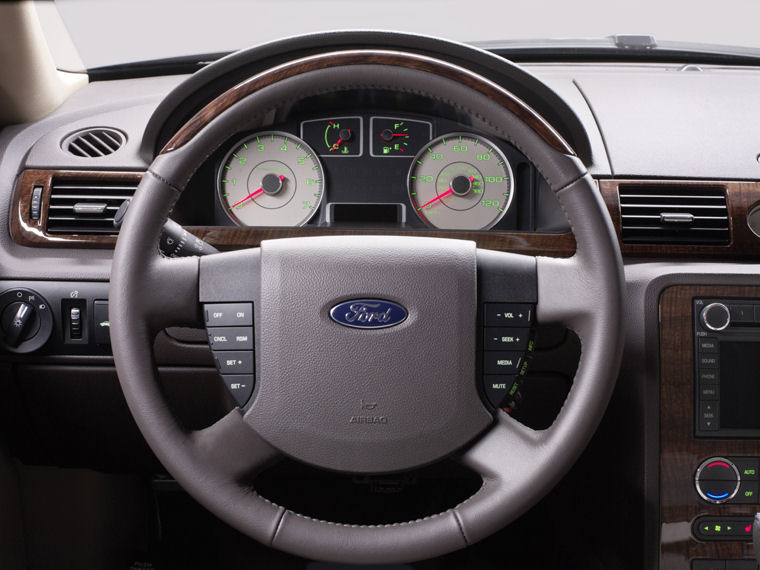 2008 Ford Taurus Steering-Wheel Picture