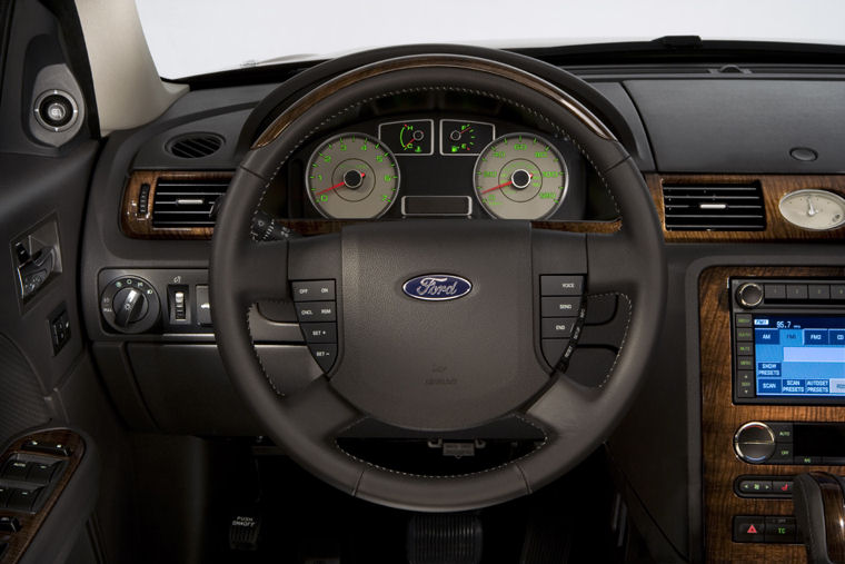 2008 Ford Taurus Steering-Wheel Picture