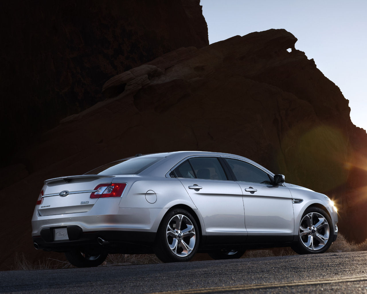 Ford Taurus Desktop Wallpaper