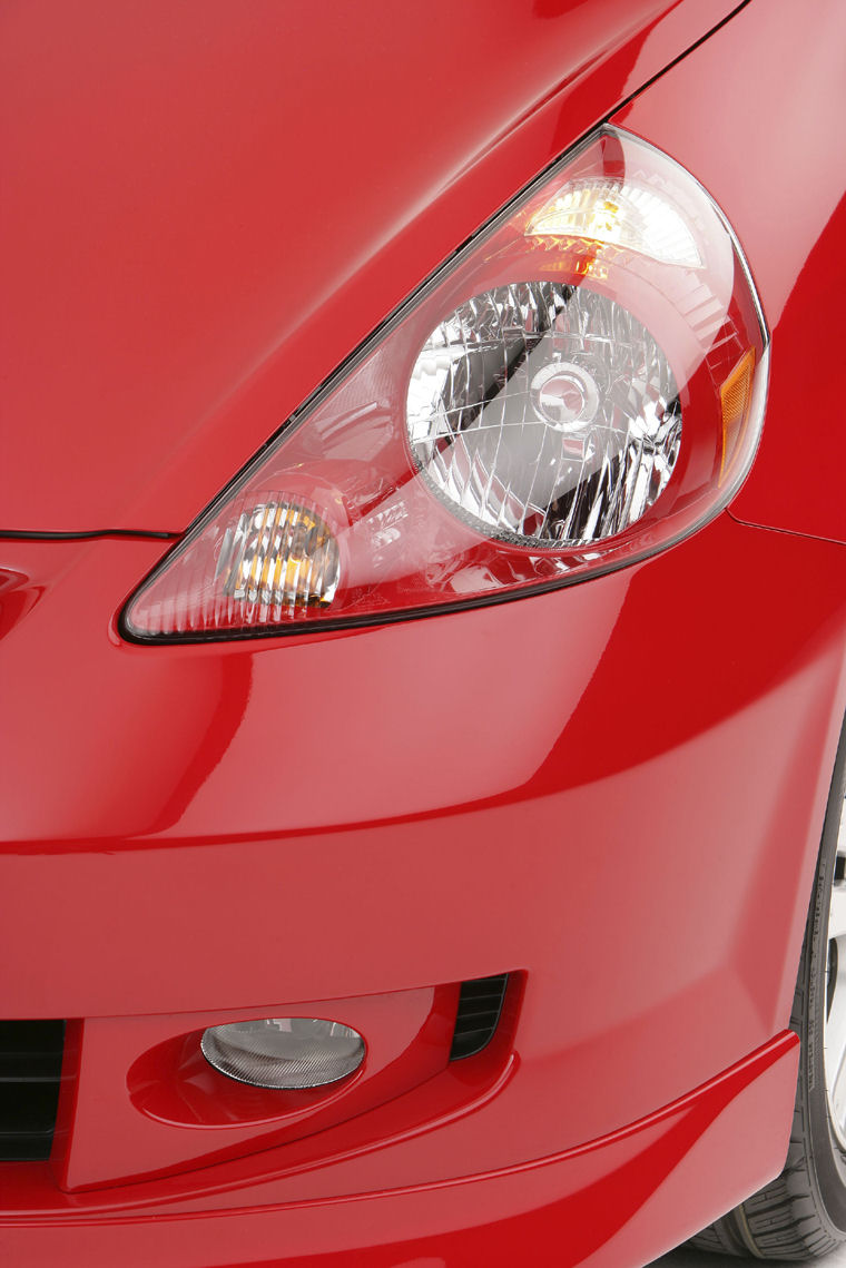 2008 Honda Fit Sport Headlight Picture