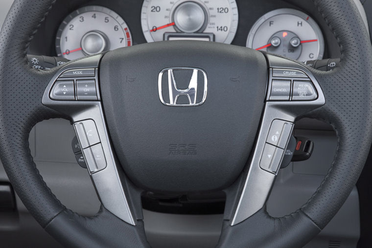 2009 Honda Pilot Steering-Wheel Controls Picture