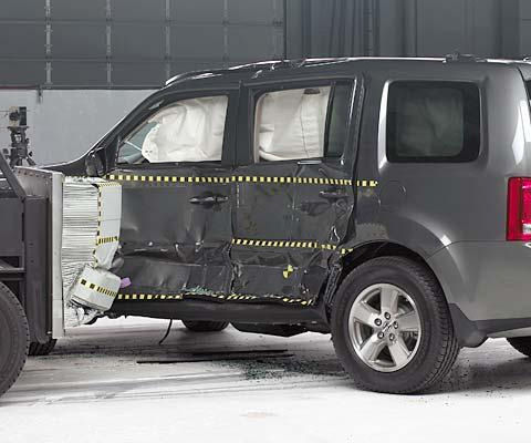 2009 Honda Pilot IIHS Side Impact Crash Test Picture