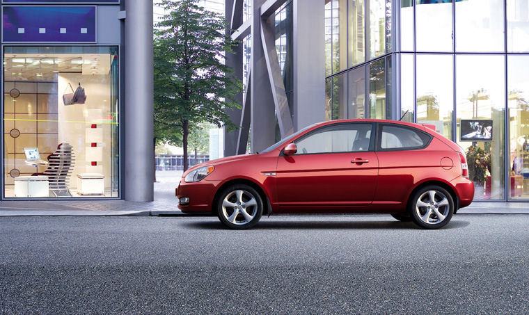 2009 Hyundai Accent Hatchback Picture