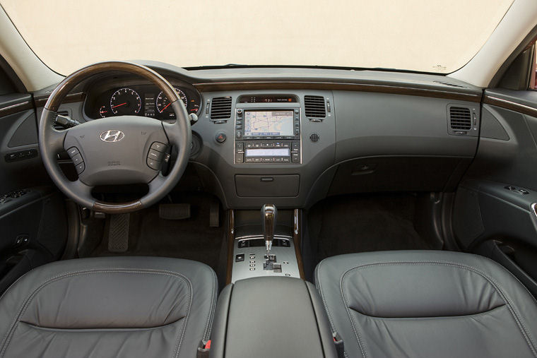 2009 Hyundai Azera Limited Cockpit Picture