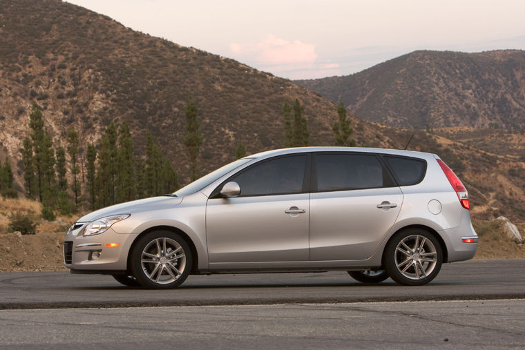 2009 Hyundai Elantra Touring Picture