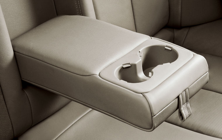 2009 Hyundai Elantra Rear Armrest Picture