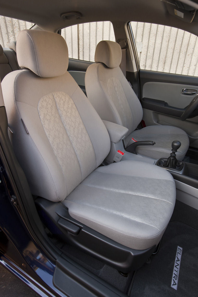 2010 Hyundai Elantra Sedan Front Seats Picture