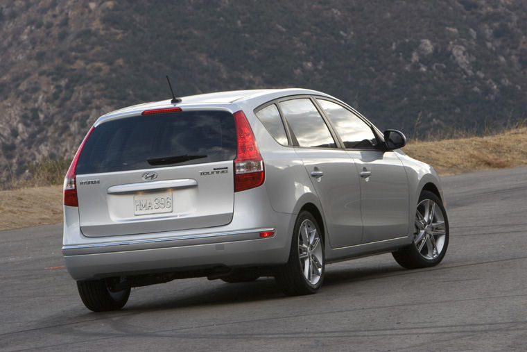 2010 Hyundai Elantra Touring Picture