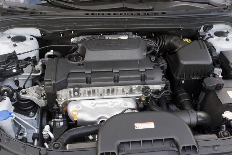 2010 Hyundai Elantra Touring 2.0L 4-cylinder Engine Picture