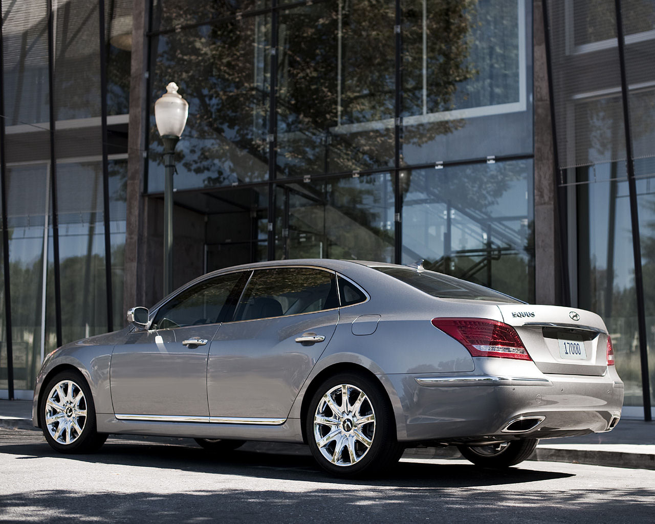 Hyundai Equus Desktop Wallpaper