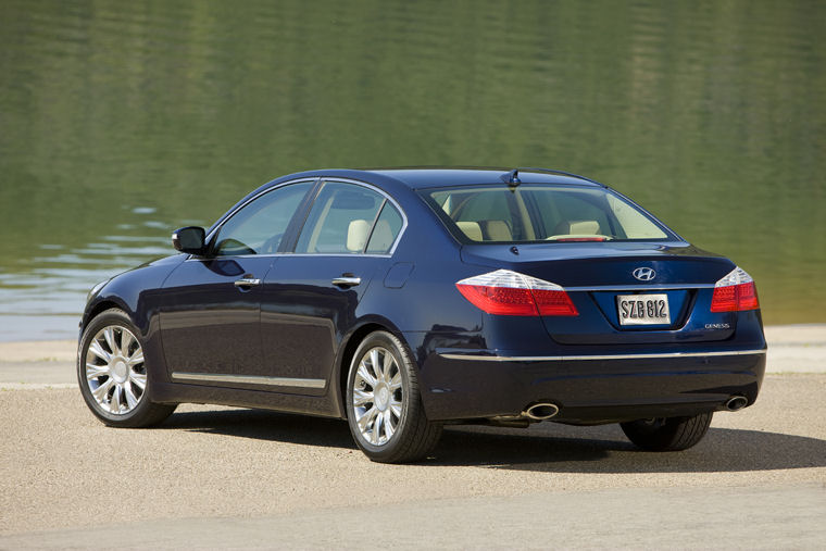 2009 Hyundai Genesis Picture