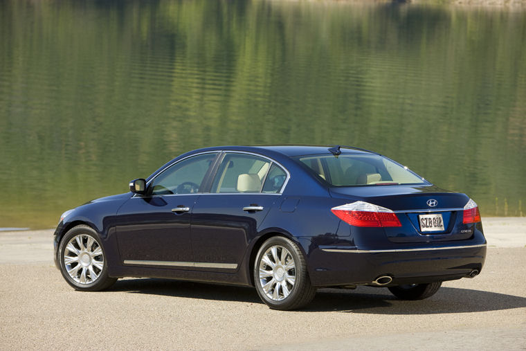 2010 Hyundai Genesis Picture