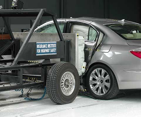 2011 Hyundai Genesis IIHS Side Impact Crash Test Picture