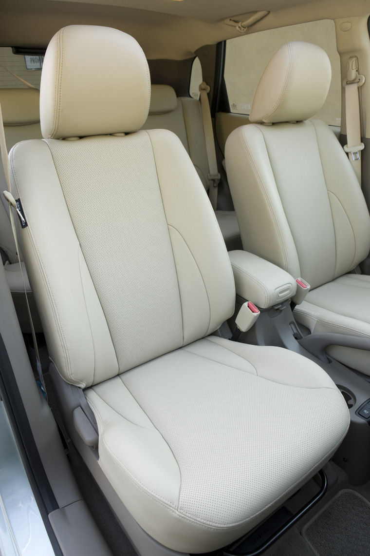 2009 Hyundai Tucson Front Seats Picture