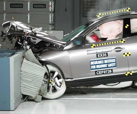 2010 Infiniti EX35 IIHS Frontal Impact Crash Test Picture