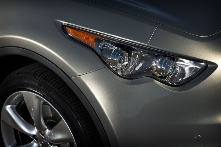 2010 Infiniti FX50 Headlight Picture