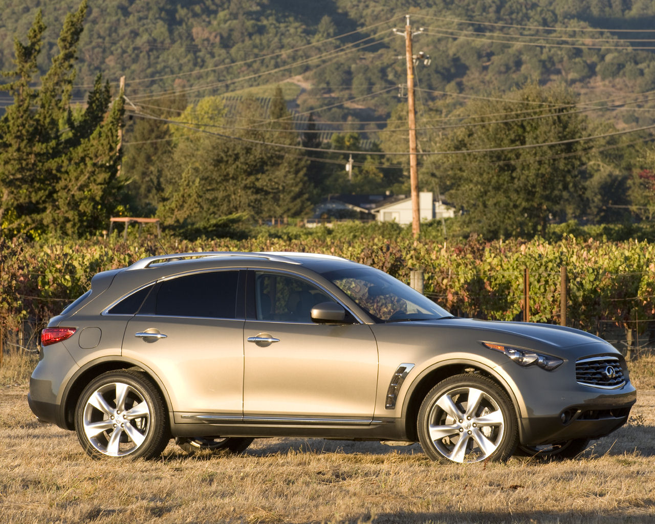 Infiniti FX Desktop Wallpaper