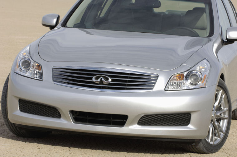 2008 Infiniti G35 Sedan Headlights Picture