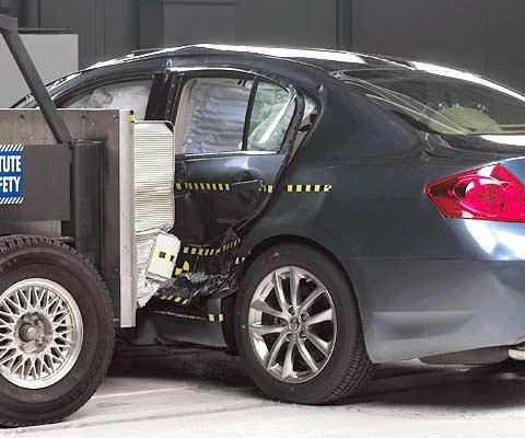 2008 Infiniti G35 IIHS Side Impact Crash Test Picture