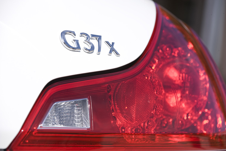 2009 Infiniti G37x Coupe Tail Light Picture