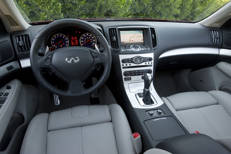 2009 Infiniti G37S Cockpit Picture