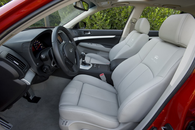 2009 Infiniti G37S Front Seats Picture