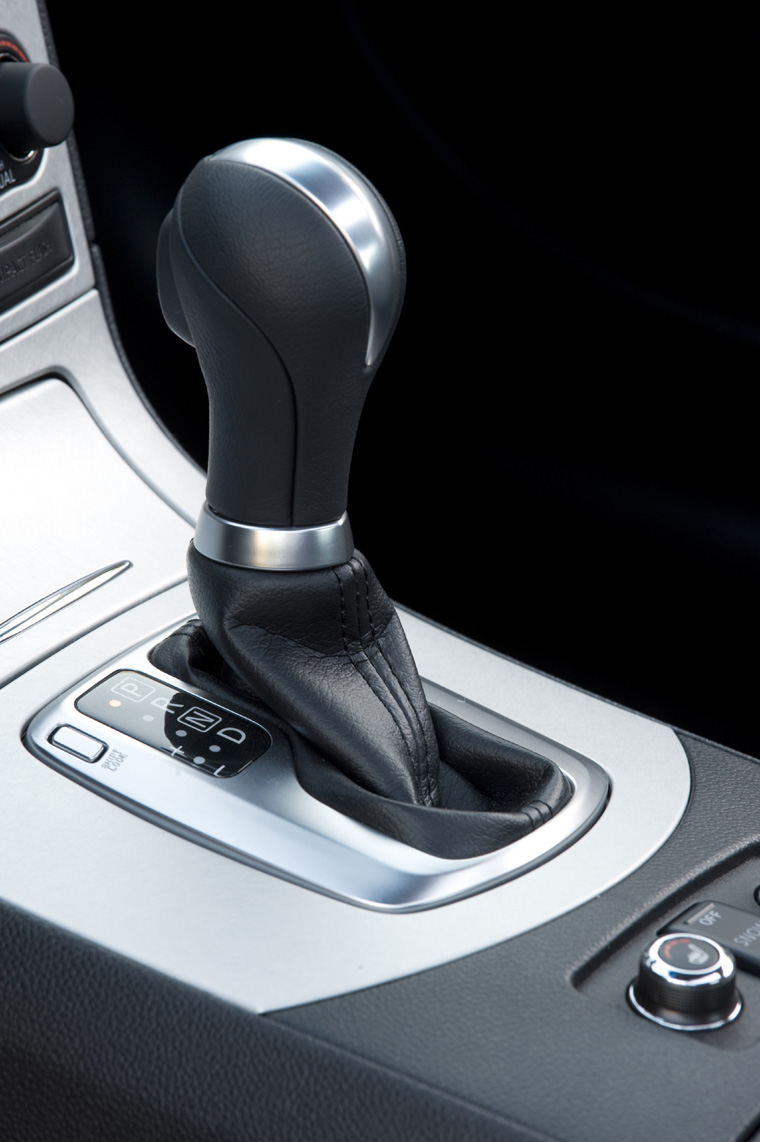 2010 Infiniti G37x Coupe Gear Lever Picture