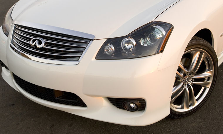 2010 Infiniti M45 S Headlight Picture