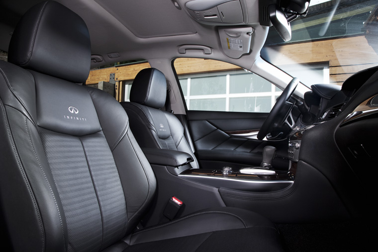 2011 Infiniti M37 Front Seats Picture