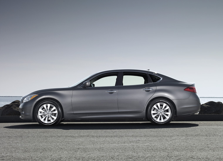 2011 Infiniti M56 Picture