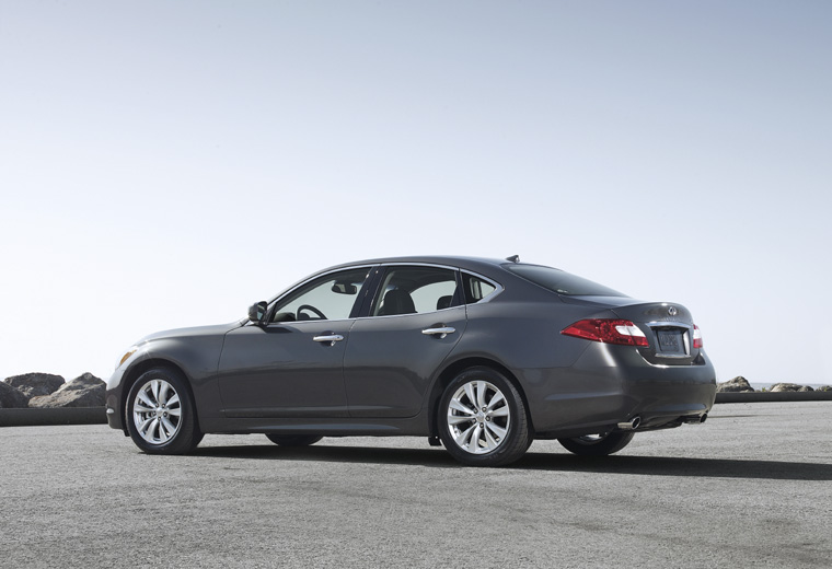 2011 Infiniti M56 Picture