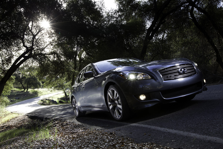 2011 Infiniti M56 Picture