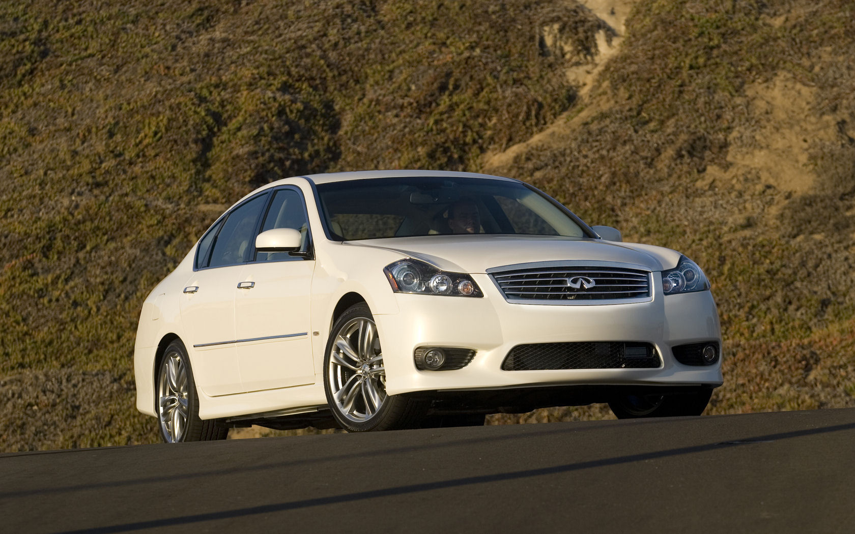 Infiniti M Desktop Wallpaper