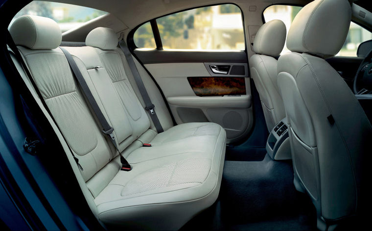 2009 Jaguar XF Rear Seats Picture