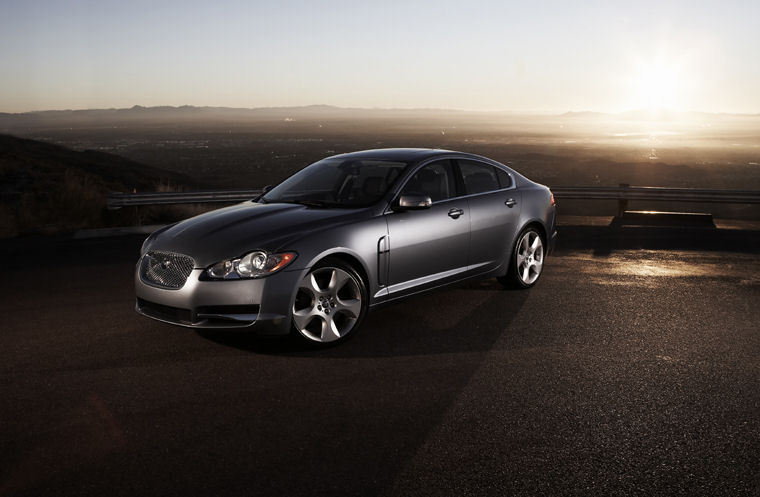 2010 Jaguar XF Picture